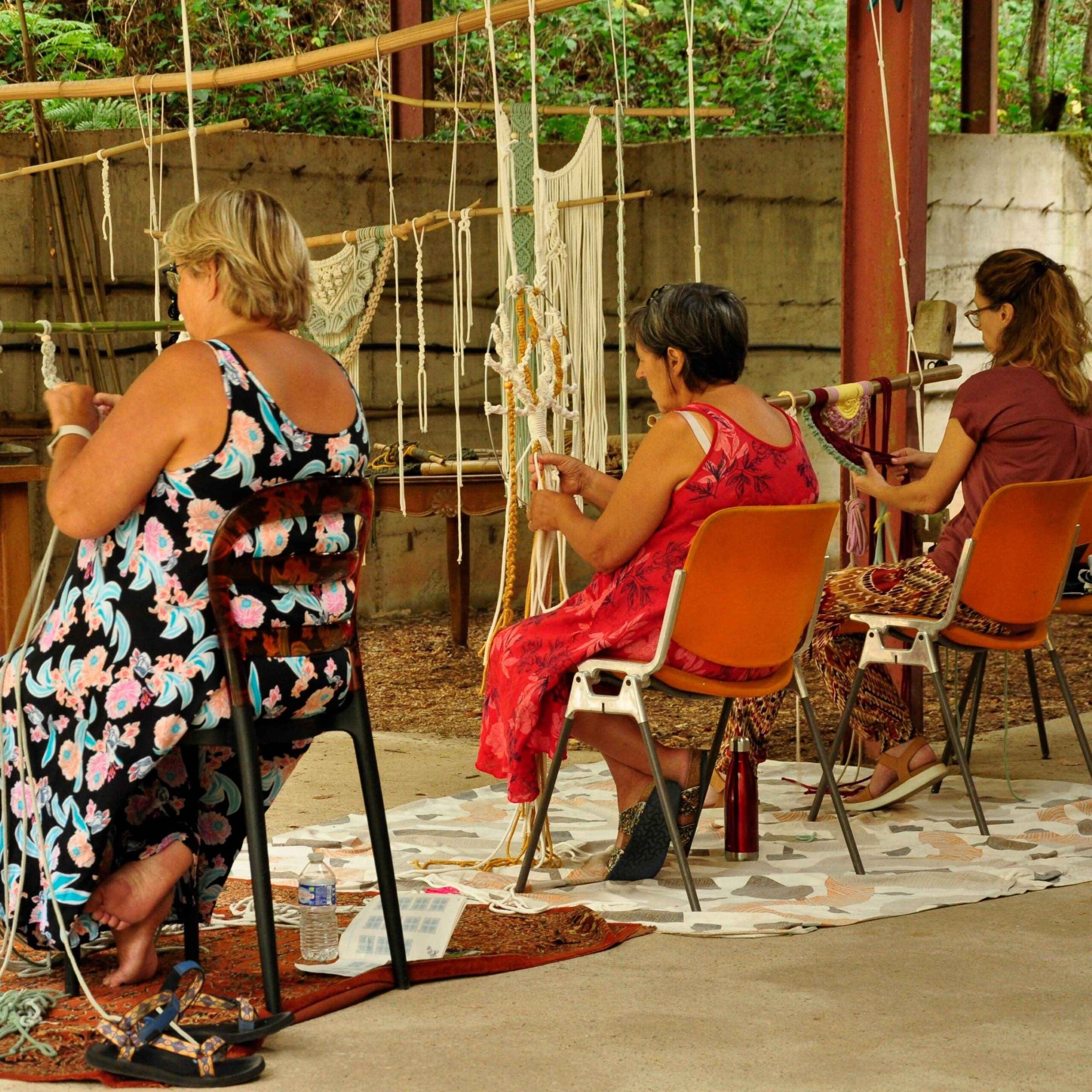 macrame workshop during art retreat in France